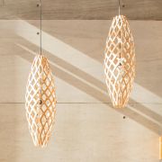 wood-pendant-hinaki-light-shade-david-trubridge-cration-at-moaroom-new-zealand-design-compagny-based-in-france-belgium-luxembour