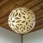 lampe-floral-en-bambou-naturel-sphère-de-bois-ajourée-luminaire-sculptural-brut-coloré-ou-teinté-suspension-design-in-nz 