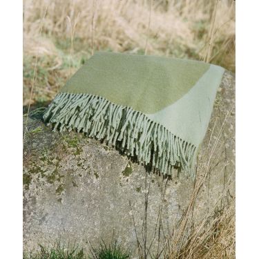 WOOL THROW STREAM MOSS GREEN
